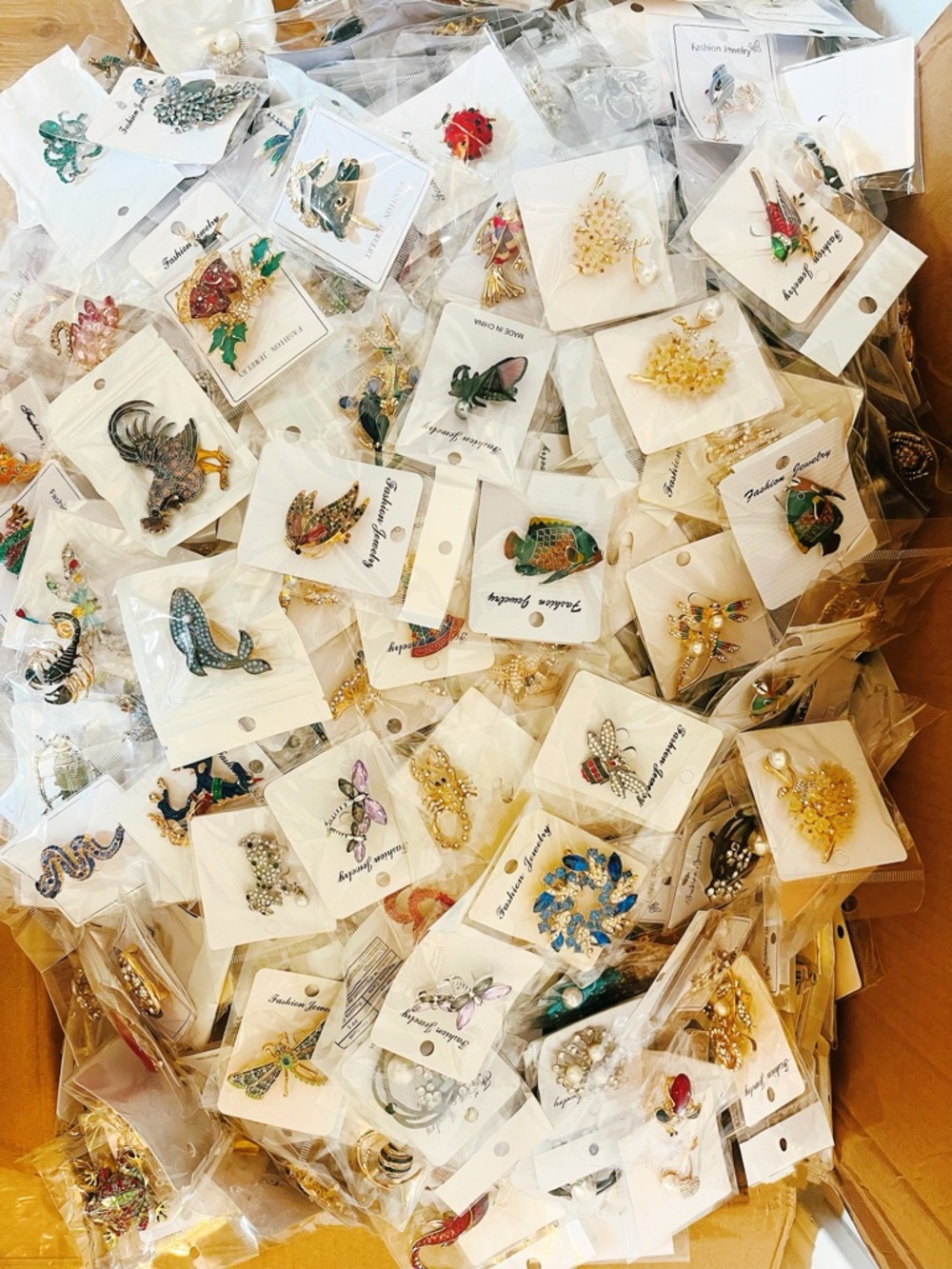 Wholesale Lot of 500 Pieces Mixed Style Brooch Pins Shown in Photos